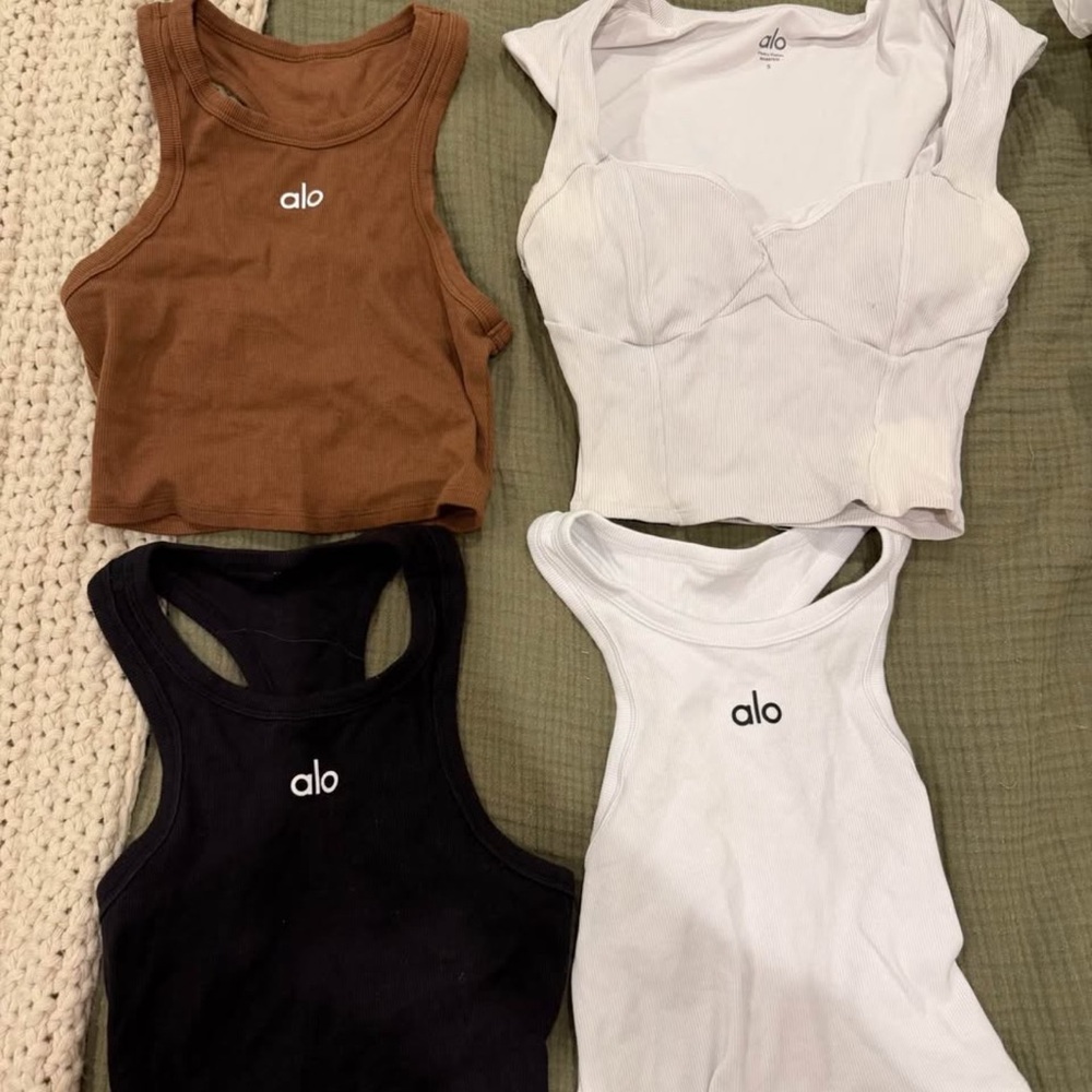 ALO Yoga Women's Tank Tops